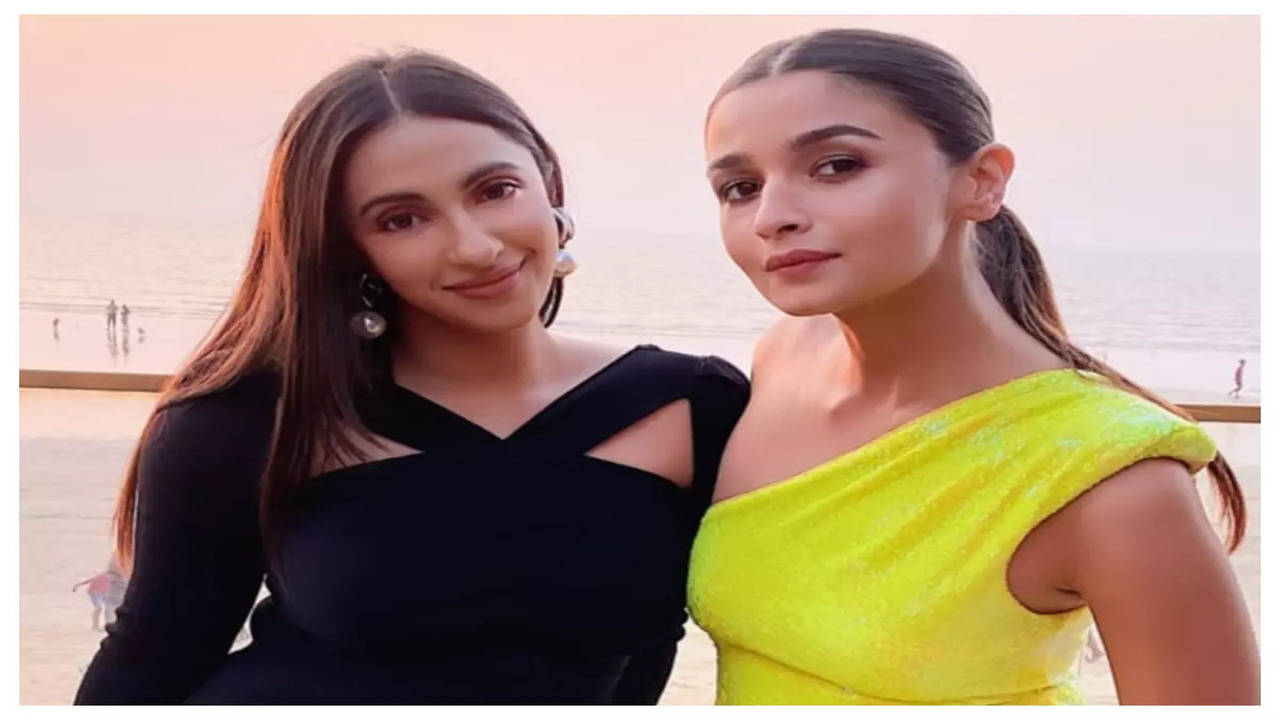 Alia Bhatt stuns in a neon one-shoulder dress as she poses with her BFF  Akansha Ranjan – See pic | Hindi Movie News - Times of India