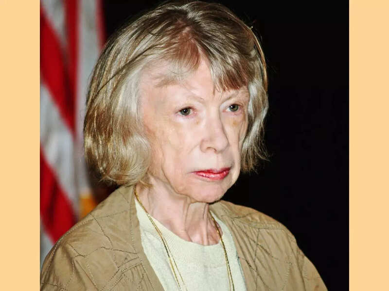 Joan Didion, American journalist and author, dies at age 87 Times of(01)