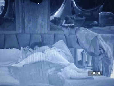 Bigg Boss 15: Karan Kundrra tries to kiss Tejasswi Prakash as they sleep under a blanket; she says ‘don't even think of it’