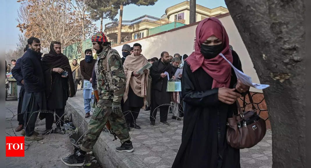 Taliban: Taliban menangguhkan proses penerbitan paspor di Kabul