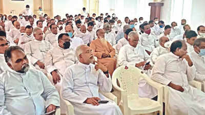 Kochi: Syro-Malabar priests observe hunger strike on Christmas
