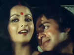 These pictures showcase the striking on-screen chemistry of Vinod Mehra and Rekha