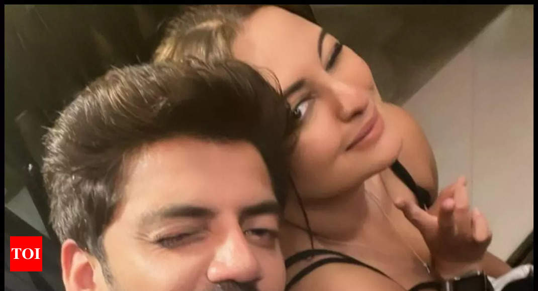 Indian Sonakshi Hot Xxx Videos - Sonakshi Sinha is currently 'Decembering' with rumoured boyfriend Zaheer  Iqbal: see pic | Hindi Movie News - Times of India