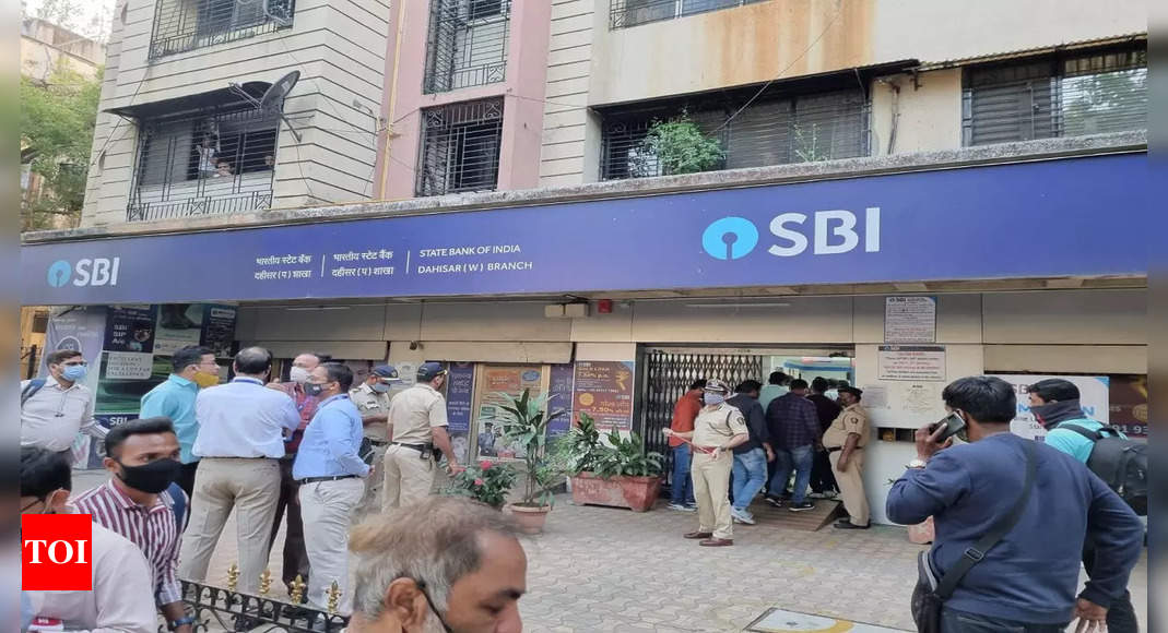 Mumbai: One Killed In Firing At Dahisar Sbi Branch 