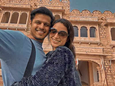 Newlyweds Neil Bhatt and Aishwarya Sharma enjoy their honeymoon in Rajasthan; the latter tries doing 'ghoomar'