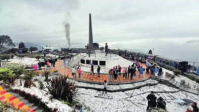 Tourists thrilled with Darj, Ghoom under snow blanket