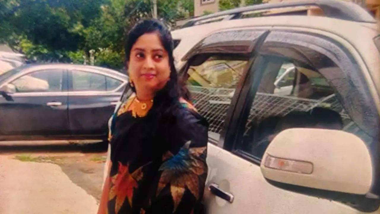 Bluru Girl Plotted Mothers Murder With Help From Stepfather-lover Bengaluru News photo