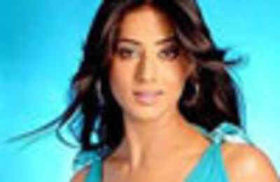 Mahie Gill will not be there in Bhhoooo: RGV