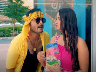 Arvind Akela Kallu and Neelam Giri impress fans with their latest song 'A Girlfriend Banbu Ka?'