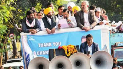 At roadshow, Arvind Kejriwal makes winners take loyalty oath in Chandigarh