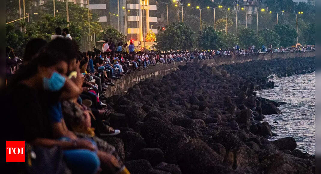 Mumbai bans people from visiting public places from 5pm to 5am