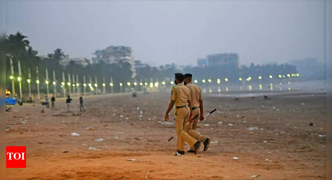 Mumbai: Omicron curbs confine New Year parties indoors | Mumbai News ...