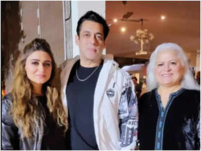 Inside pictures from Salman Khan's New Year party with Iulia Vantur, Sangeeta Bijlani, Bina Kak and others