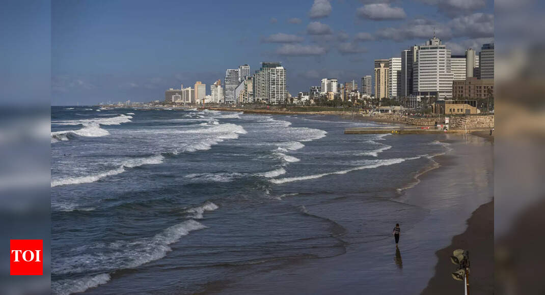 Gaza: Palestinian rockets explode off Tel Aviv coast, military says ...