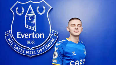 Everton Sign Ukraine Defender Vitaliy Mykolenko From Dynamo Kiev ...