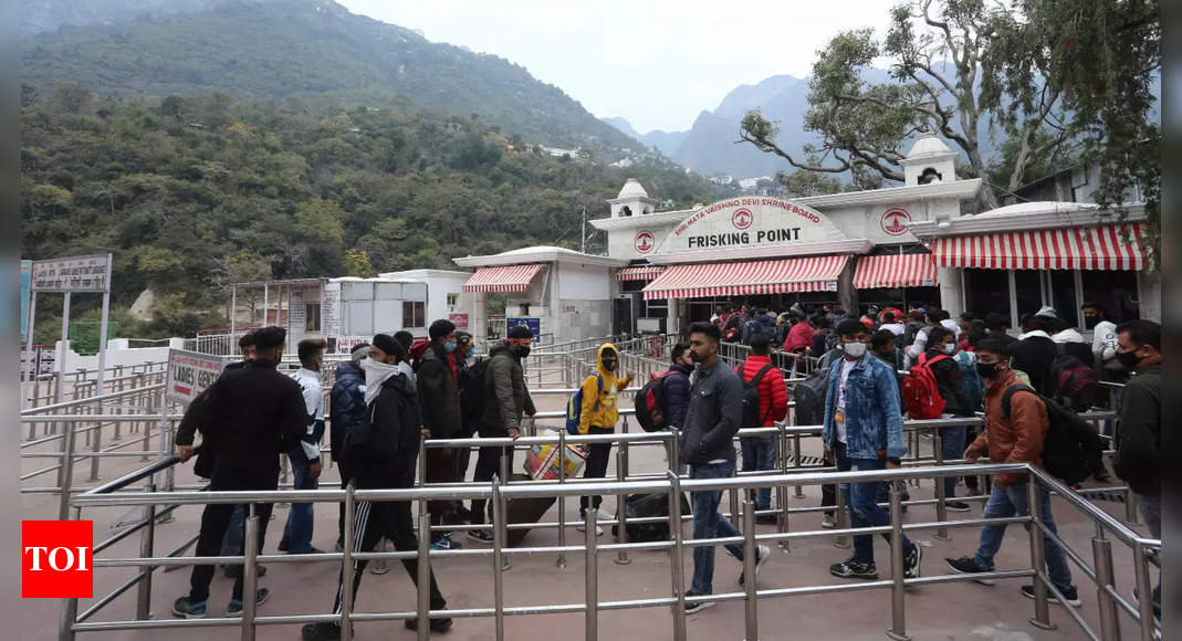 12 pilgrims killed in Vaishno Devi stampede on New Year’s Day thumbnail