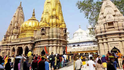 UP: Record 5 lakh devotees throng Kashi Vishwanath Dham on first day of New Year