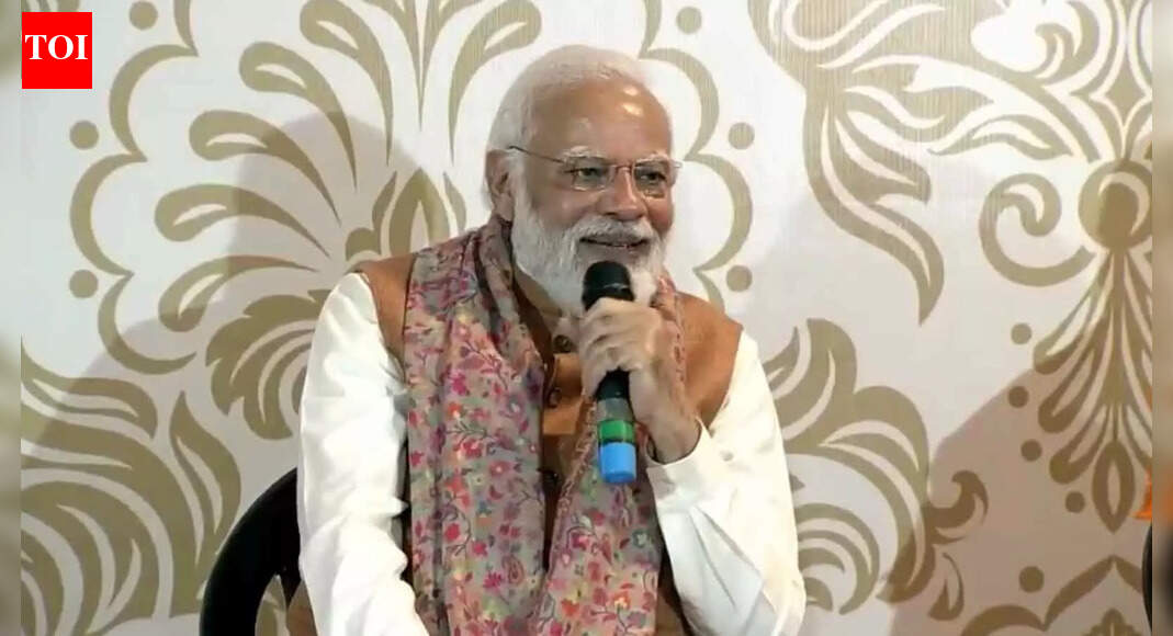 pm modi: PM Modi meets several Olympians and Paralympians in UP's Meerut