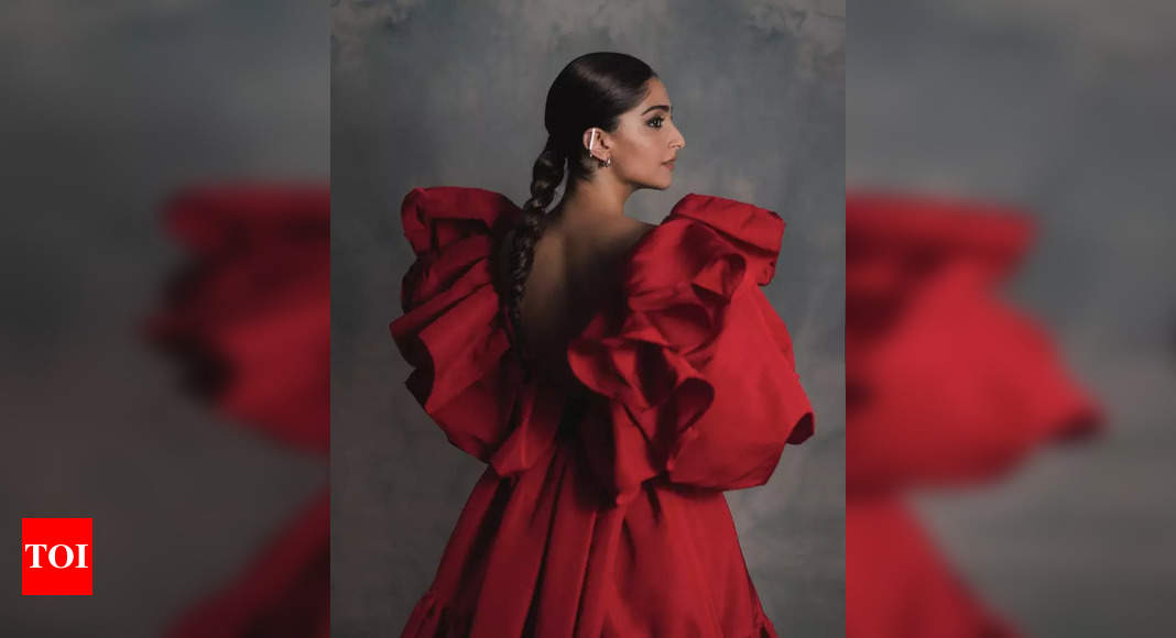 Sonam takes her fashion game a notch higher – Times of India