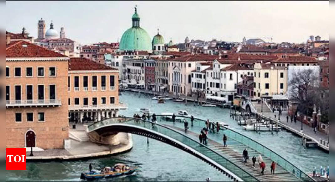 Venice to replace glass on star architect’s slippery bridge