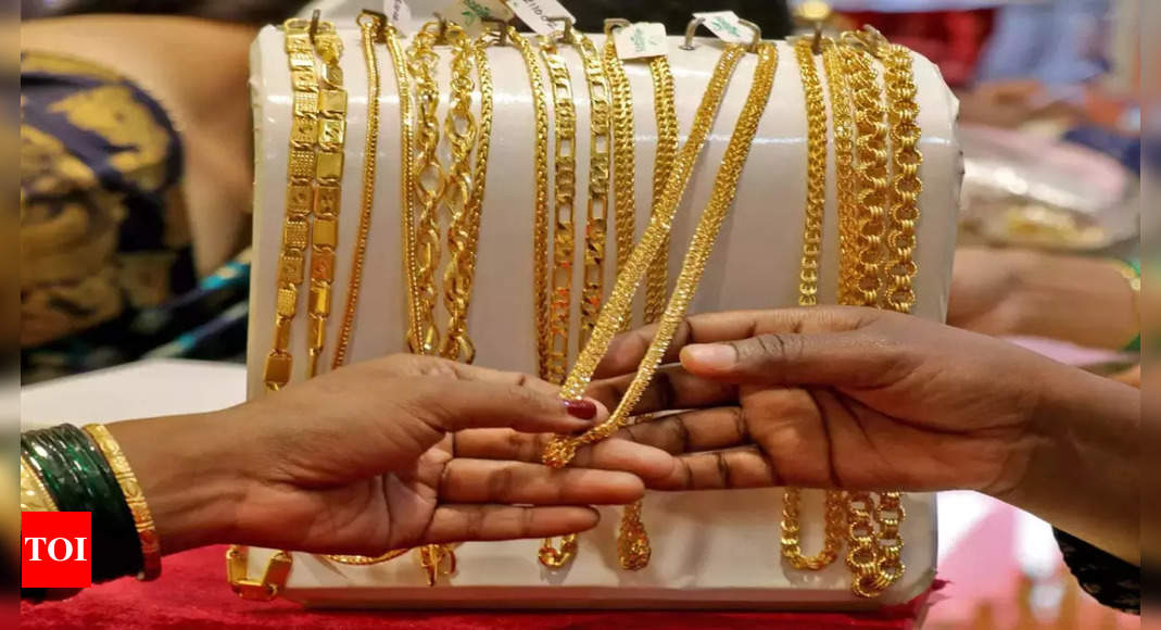india spends record 55 7 billion on gold imports in 2021