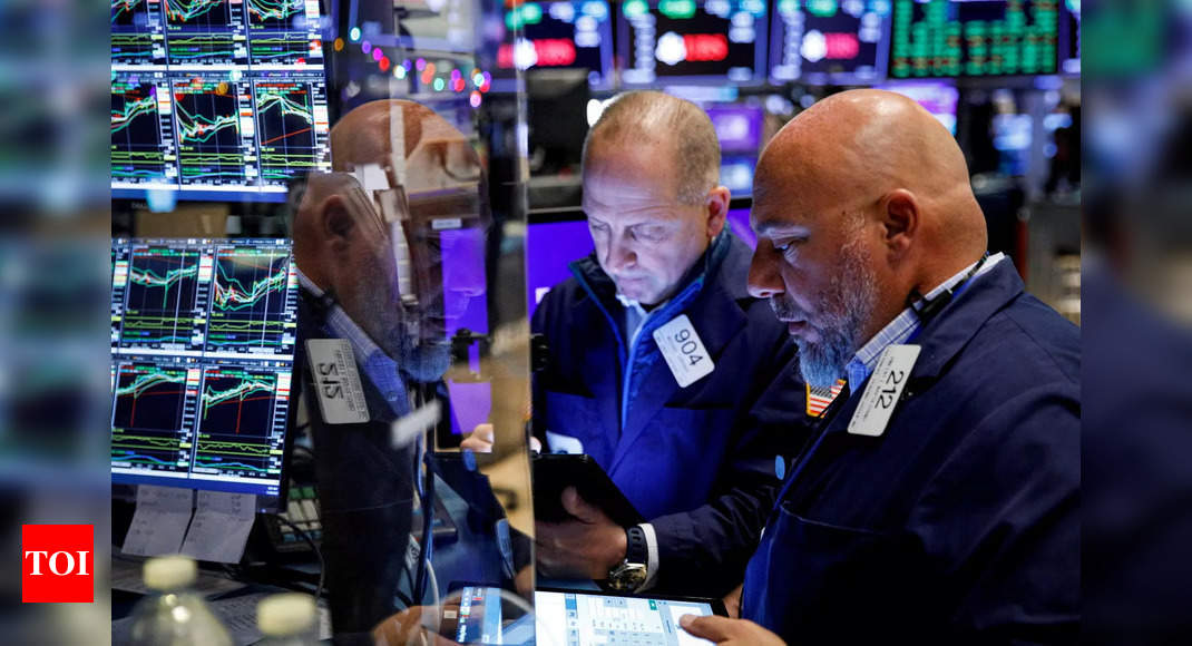 Dow Jones posts closing record high for 2nd day, boosted by banks