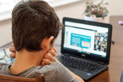 Children with chronic health conditions, should receive more help with online learning