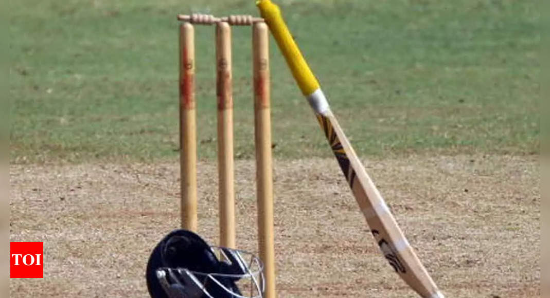 Karnataka batsman Manohar, team masseur test positive for Covid