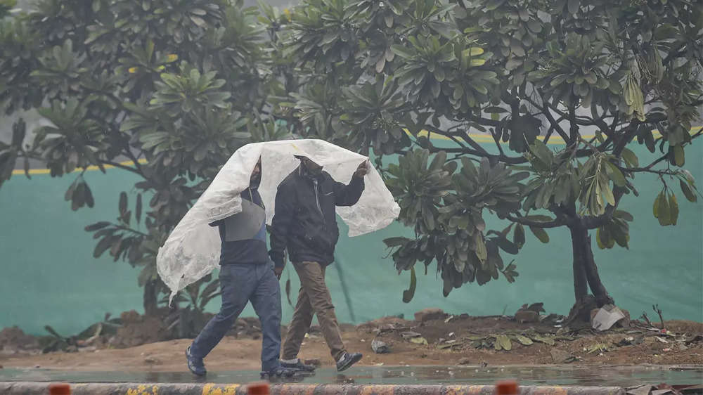 In pics: Delhi witnesses light rain, hazy weather