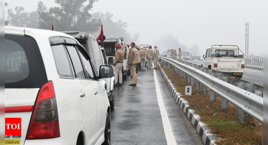 PM stuck on flyover in Punjab for 15-20 minutes, MHA says 'major lapse' in security