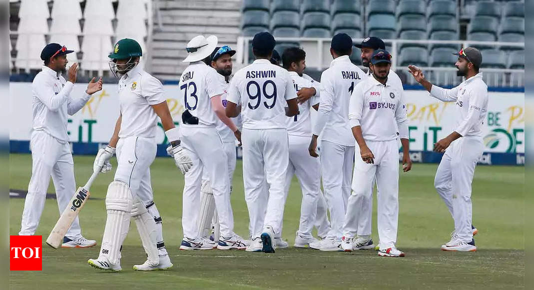 2nd Test on knife's edge as South Africa chase 240 to thwart India