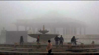 Lucknow: Cold winds bring in chill factor, fog blanket to stay