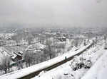 Kashmir Valley receives fresh snowfall