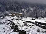 Kashmir Valley receives fresh snowfall