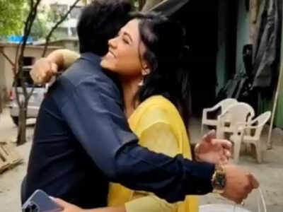 Majhi Tujhi Reshimgath's Shreyas Talpade surprises co-actor Prarthana Behere on her birthday, watch video