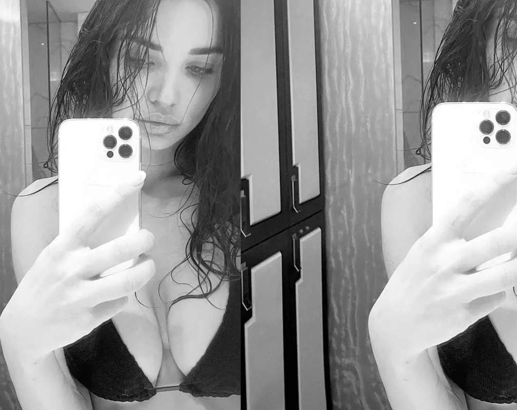 
Amy Jackson’s new mirror selfie will make you go weak in your knees
