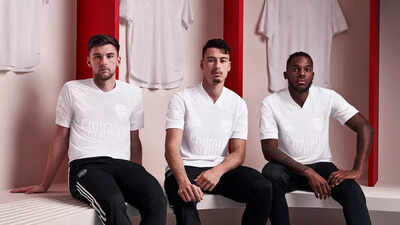 arsenal-mark-anti-knife-crime-support-with-all-white-kit-football