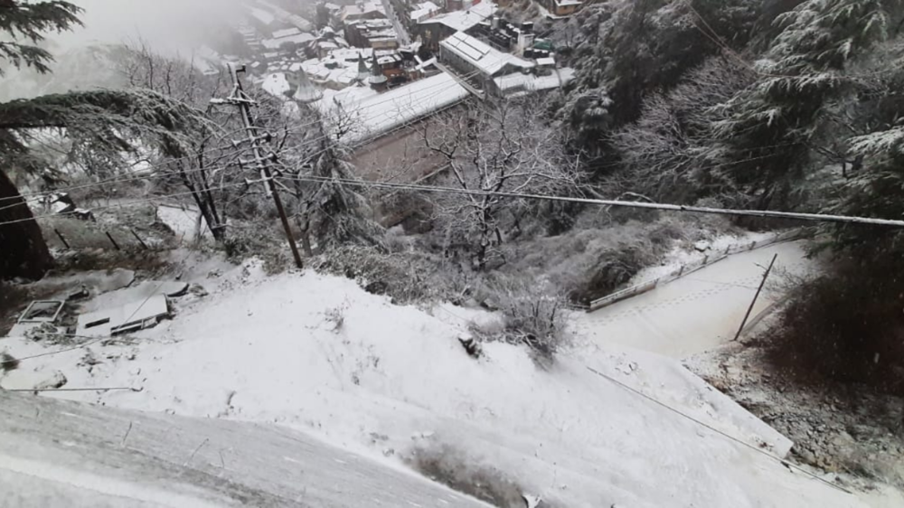 In pics: Season&#39;s first snowfall drapes Shimla in white blanket | The Times of India