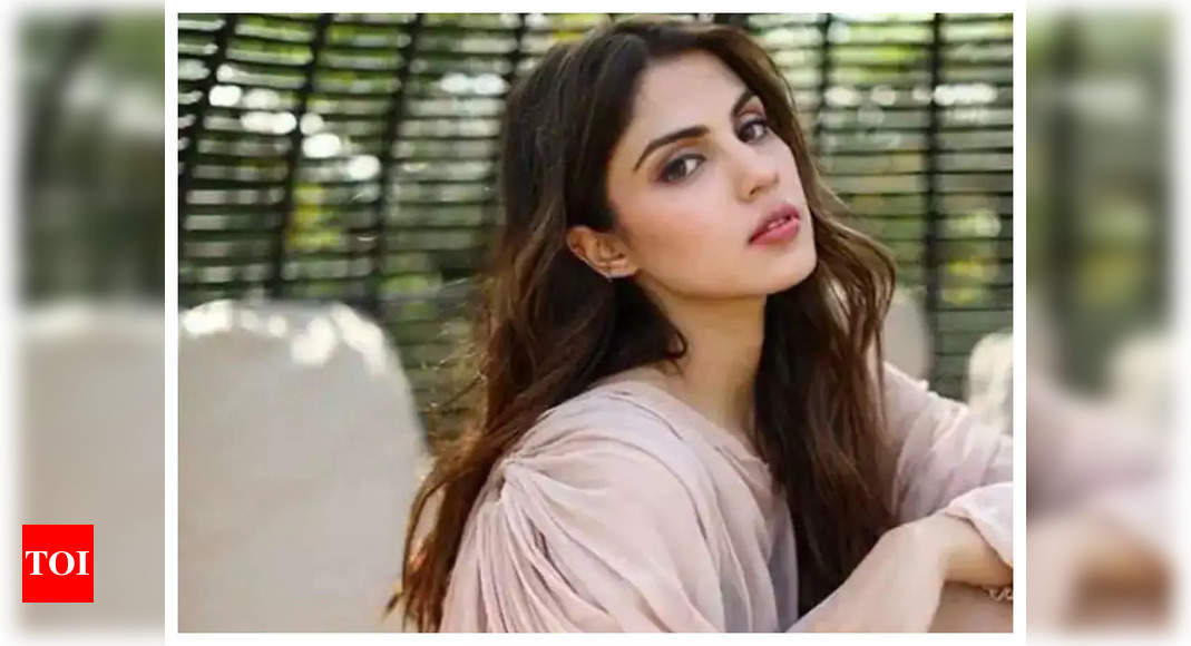 Rhea Chakraborty urges girls to not fall into the trap of Instagram ...