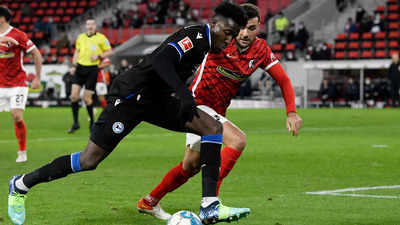 Freiburg squander two-goal lead to draw 2-2 with Arminia