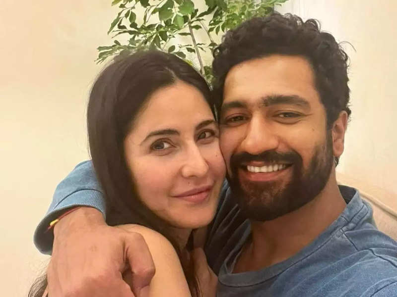 Katrina Kaif shares a cosy selfie with Vicky Kaushal as they celebrate one  month of marriage | Hindi Movie News - Times of India