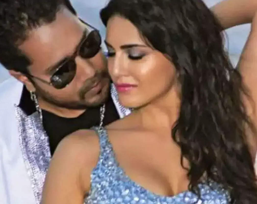
‘Galat mat sochna’, says Mika Singh as he recalls the time when he paid a visit to Sunny Leone at 4 am at her Los Angeles home
