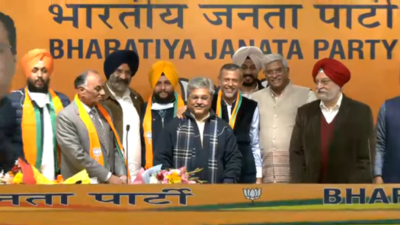 Two-time Punjab MLA Arvind Khanna quits Congress, joins BJP