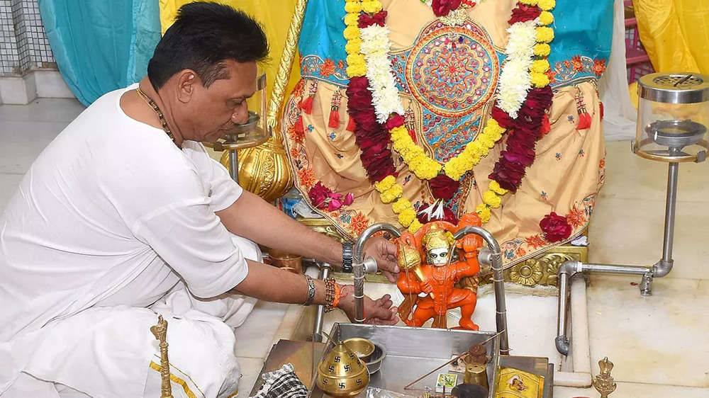 Pics from Gujarat: Press a button & pour oil from afar at this Hanuman temple