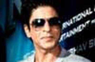 Shah Rukh to undergo knee surgery