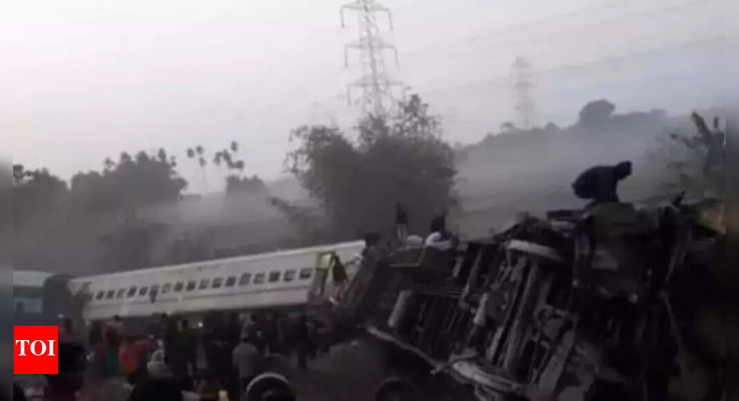 Live: Guwahati-Bikaner Express derails is Bengal