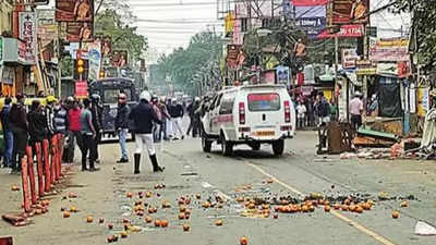 Kolkata: Auto operators, hawkers clash at Garia crossing