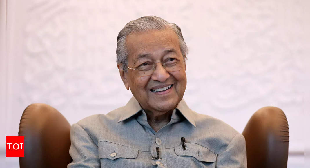 Former Malaysian PM Mahathir Mohamad Discharged From Hospital After ...