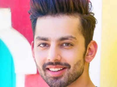 Himansh Kohli Takes Trip Down Memory Lane As 'Yaariyan' Completes 8 ...