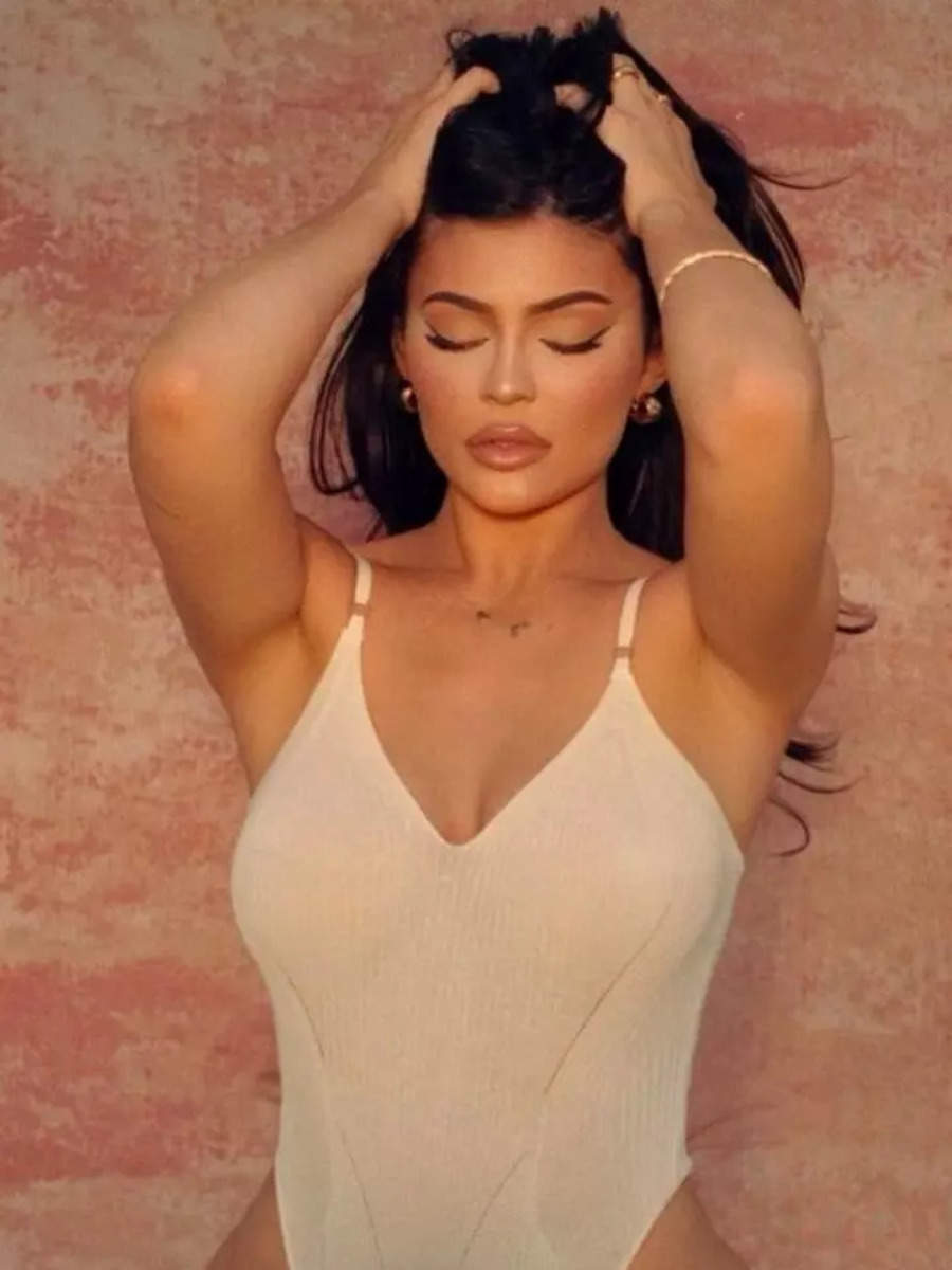 Kylie Jenner Strips Off in Sizzling Photos to Reveal S*xy Figure in Louis  Vuitton Bikini